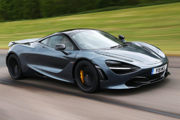 mclaren-720s-do-325-na-autobanu-bez-trunke-znoja