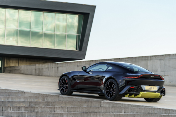 aston-martin-ce-vratiti-manuelne-vantage-modele