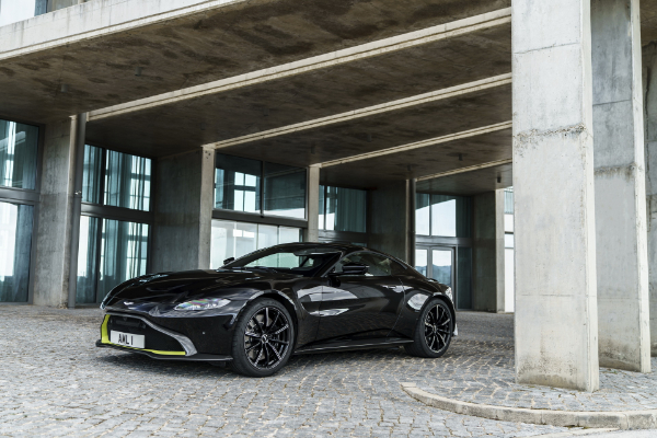 aston-martin-ce-vratiti-manuelne-vantage-modele