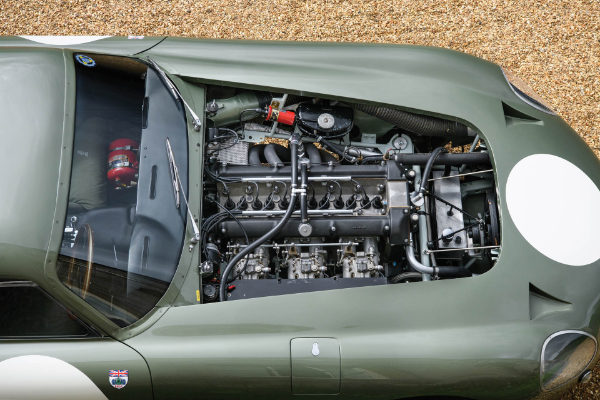 Ovom Aston Martin klasiku mogu pozavideti moderni superautomobili