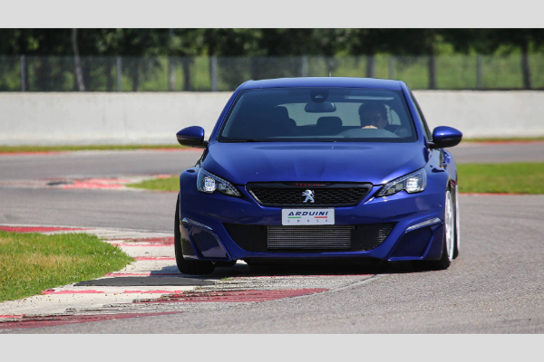 unikatni-peugeot-308-gti-trkackog-pedigrea