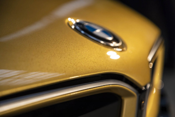 bmw-i3-i-i8-starlight-edicije-poseduju-boju-od-pravog-24-karatnog-zlata