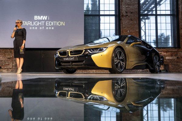 bmw-i3-i-i8-starlight-edicije-poseduju-boju-od-pravog-24-karatnog-zlata