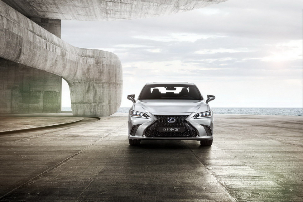Lexus ES predstavlja jeftiniju alternativu elitnog segmenta