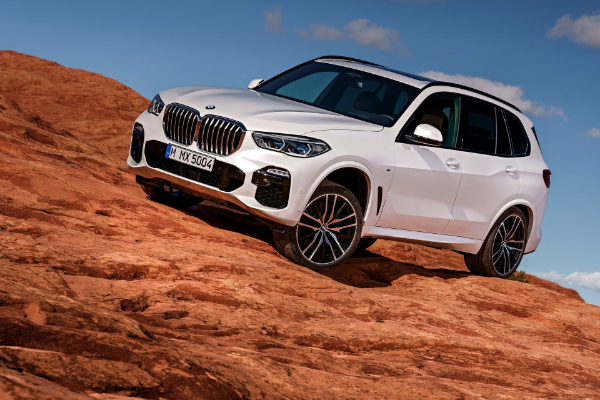 2019-bmw-x5-postaje-bolji-i-veci-kako-bi-se-borio-sa-gle-linijom