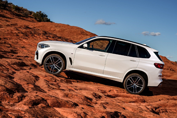 2019-bmw-x5-postaje-bolji-i-veci-kako-bi-se-borio-sa-gle-linijom
