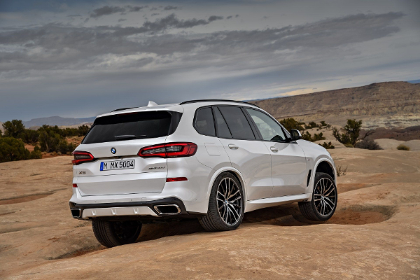 2019-bmw-x5-postaje-bolji-i-veci-kako-bi-se-borio-sa-gle-linijom