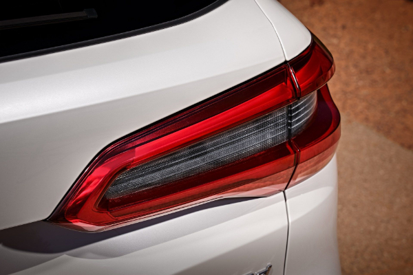 2019-bmw-x5-postaje-bolji-i-veci-kako-bi-se-borio-sa-gle-linijom