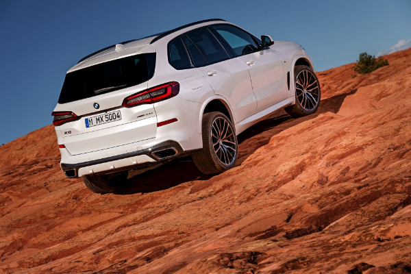 2019-bmw-x5-postaje-bolji-i-veci-kako-bi-se-borio-sa-gle-linijom