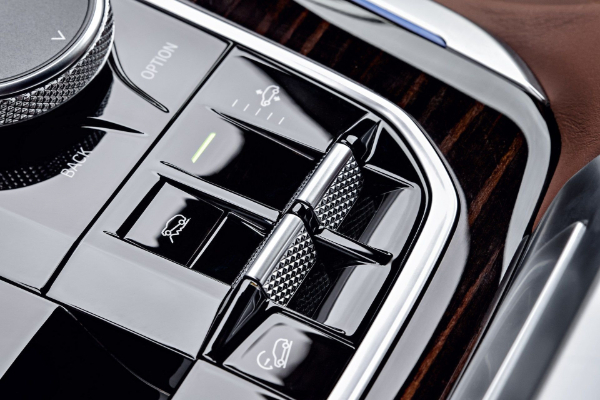 2019-bmw-x5-postaje-bolji-i-veci-kako-bi-se-borio-sa-gle-linijom