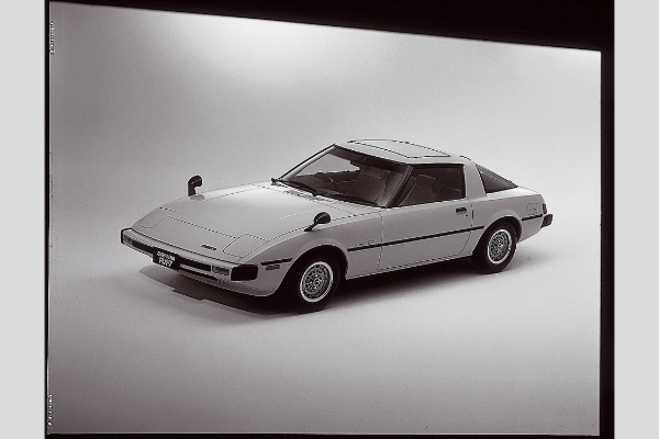 Cetiri-decenije-modela-mazda-rx-7