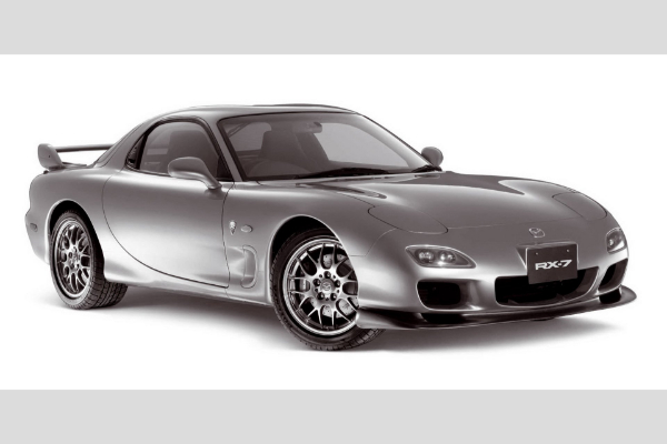 Cetiri-decenije-modela-mazda-rx-7