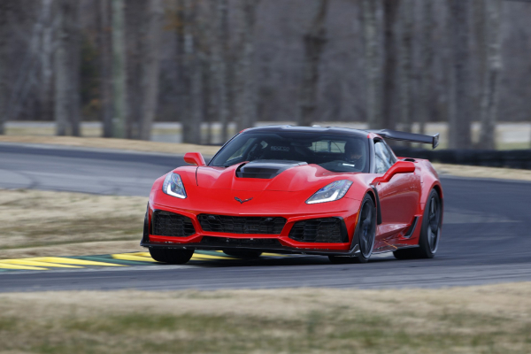 corvette-zr1-dostize-brutalnih-341-km-h-na-trkackoj-stazi