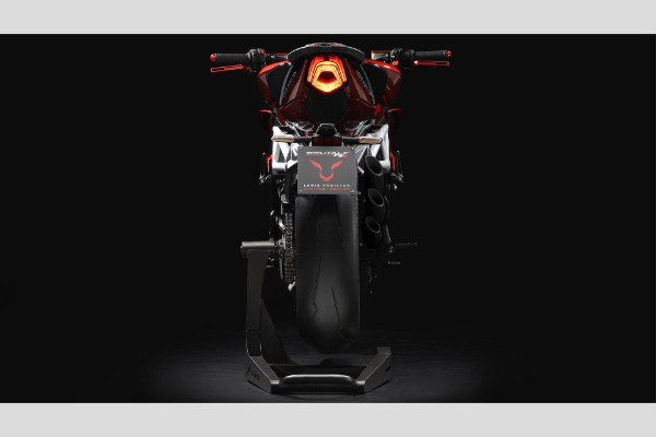 brutale-800-rr-lh44-je-poslednji-mv-agusta-luisa-hamiltona