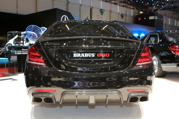 brabus-predstavlja-najmocnije-i-najcrnje-limuzine-do-sada