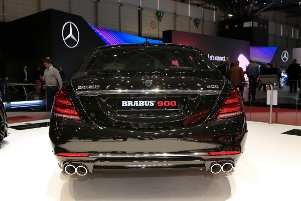 brabus-predstavlja-najmocnije-i-najcrnje-limuzine-do-sada