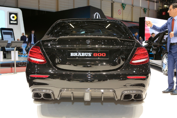 brabus-predstavlja-najmocnije-i-najcrnje-limuzine-do-sada