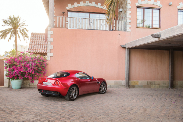 alfa-romeo-8c-coupe-ili-spider-izbor-je-na-vama