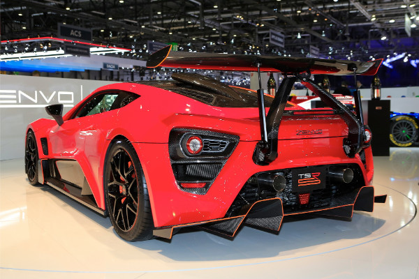 zenvo-tsr-s-ulicna-trkacka-masina-sa-1177-ks-