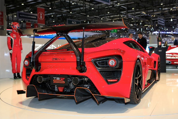 zenvo-tsr-s-ulicna-trkacka-masina-sa-1177-ks-