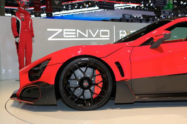 zenvo-tsr-s-ulicna-trkacka-masina-sa-1177-ks-