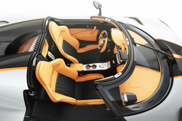 koenigsegg-u-Zenevi-predstavlja-dva-regera-i-restaurirani-ccx-model-