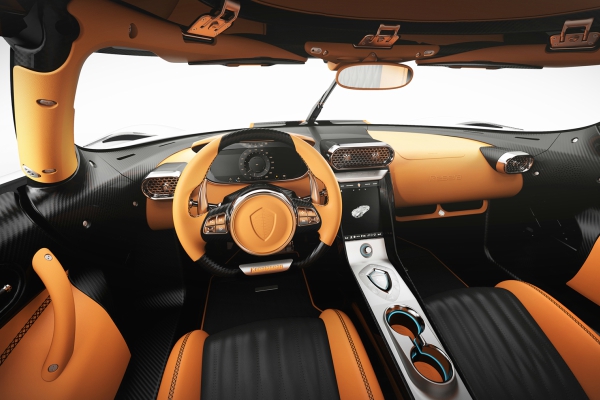 Koenigsegg u Ženevi predstavlja dva Regera i restaurirani CCX model 
