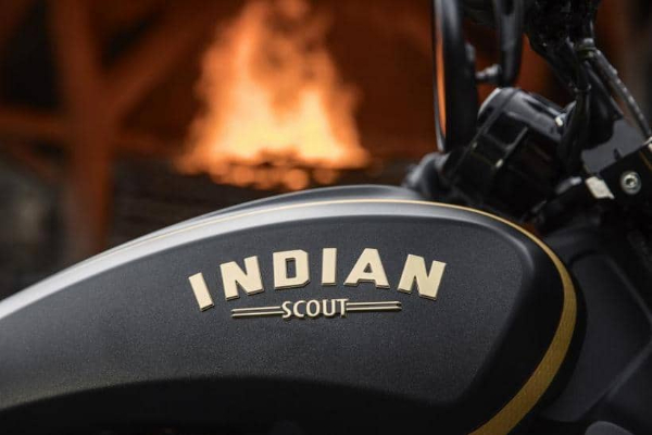 ogranicena-linija-indian-scout-bobber-motocikala