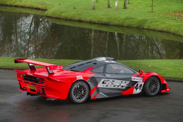 ulicno-legalni-f1-gtr-longtail-deluje-suvise-dobro-da-bi-bio-istinit