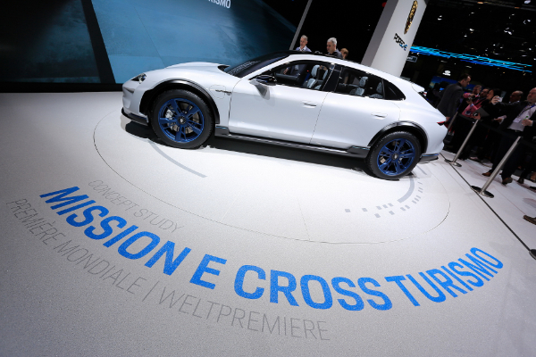 porsche-zeli-da-kreira-mission-e-cross-turismo