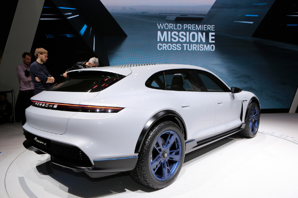 porsche-zeli-da-kreira-mission-e-cross-turismo