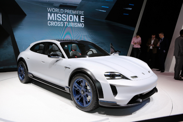 porsche-zeli-da-kreira-mission-e-cross-turismo