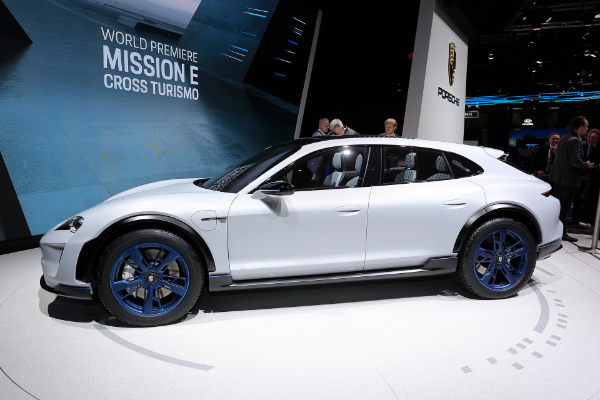 porsche-zeli-da-kreira-mission-e-cross-turismo