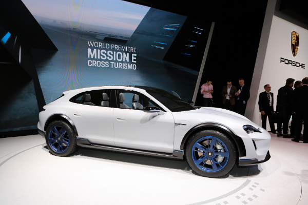 porsche-zeli-da-kreira-mission-e-cross-turismo