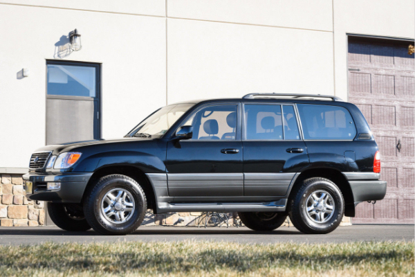 neverovatna-prica-ukradenog-lexus-lx-470-modela