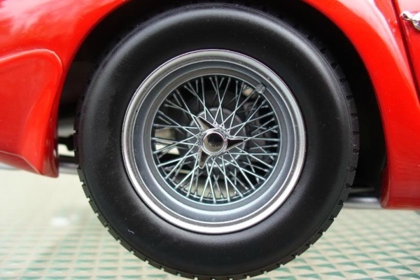 pirelli-podrzava-superelitu-novim-gumama-za-ferrari-250-gto-