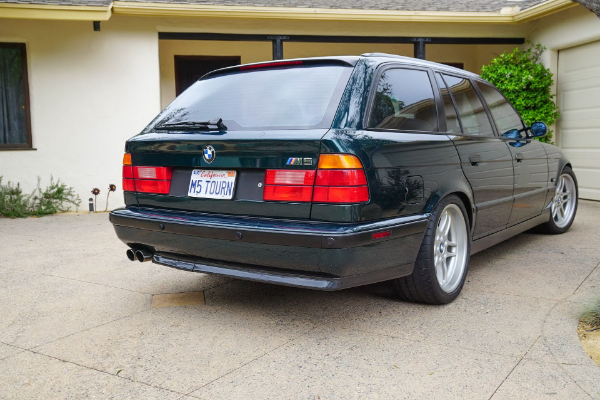 bmw-e34-m5-touring-predstavlja-savrseni-karavan