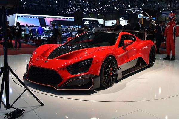 zenvo-tsr-s-izgleda-sumanuto-sa-aktivnim-repnim-stabilizatorom