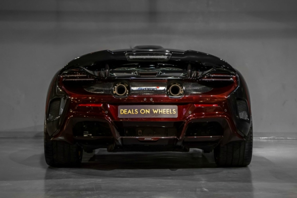 unikatni-mclaren-675lt-u-crveno-crnoj-kombinaciji