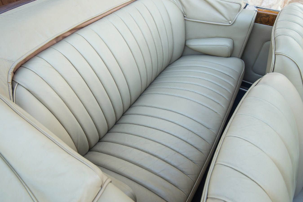 1956 Bentley S1 Continental predstavlja koren reči elegancija
