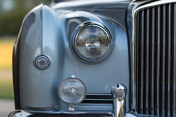 1956-bentley-s1-continental-predstavlja-koren-reci-elegancija