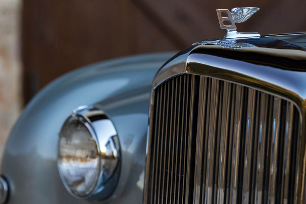 1956-bentley-s1-continental-predstavlja-koren-reci-elegancija