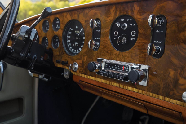 1956-bentley-s1-continental-predstavlja-koren-reci-elegancija