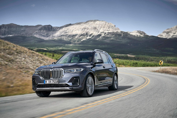 novi-bmw-x7-je-toliko-veliki-da-jedva-staje-na-fotografije