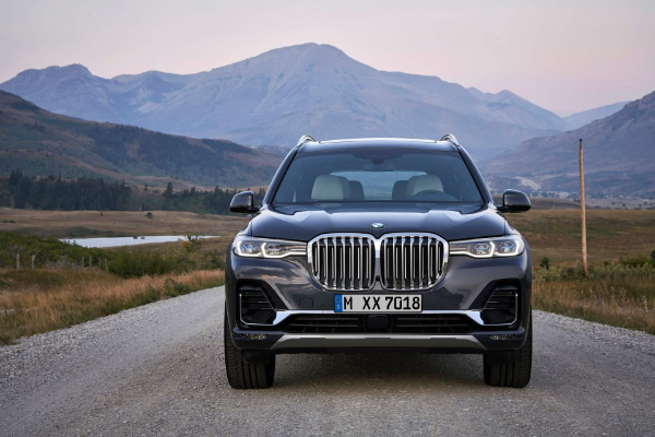 novi-bmw-x7-je-toliko-veliki-da-jedva-staje-na-fotografije