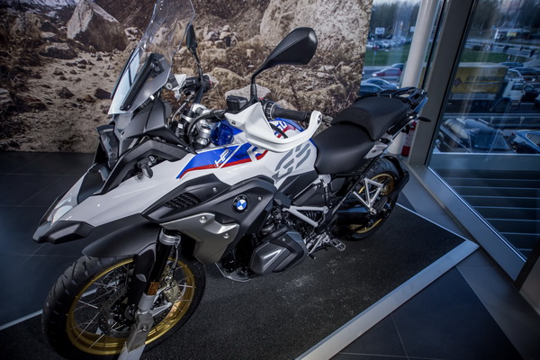 u-novom-bmw-motorrad-salonu-premijerno-predstavljen-bmw-r-1250-gs