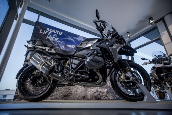 u-novom-bmw-motorrad-salonu-premijerno-predstavljen-bmw-r-1250-gs