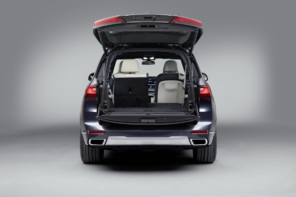 novi-x7-escalade-velicine-i-rolls-royce-luksuza