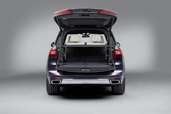 novi-x7-escalade-velicine-i-rolls-royce-luksuza