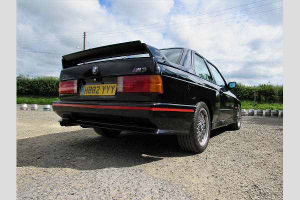 neverovatni-bmw-e30-m3-sport-evolution-sa-gotovo-250000-predjenih-km-h